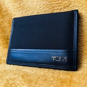 TUMI mens ALPHA wallet. EUC